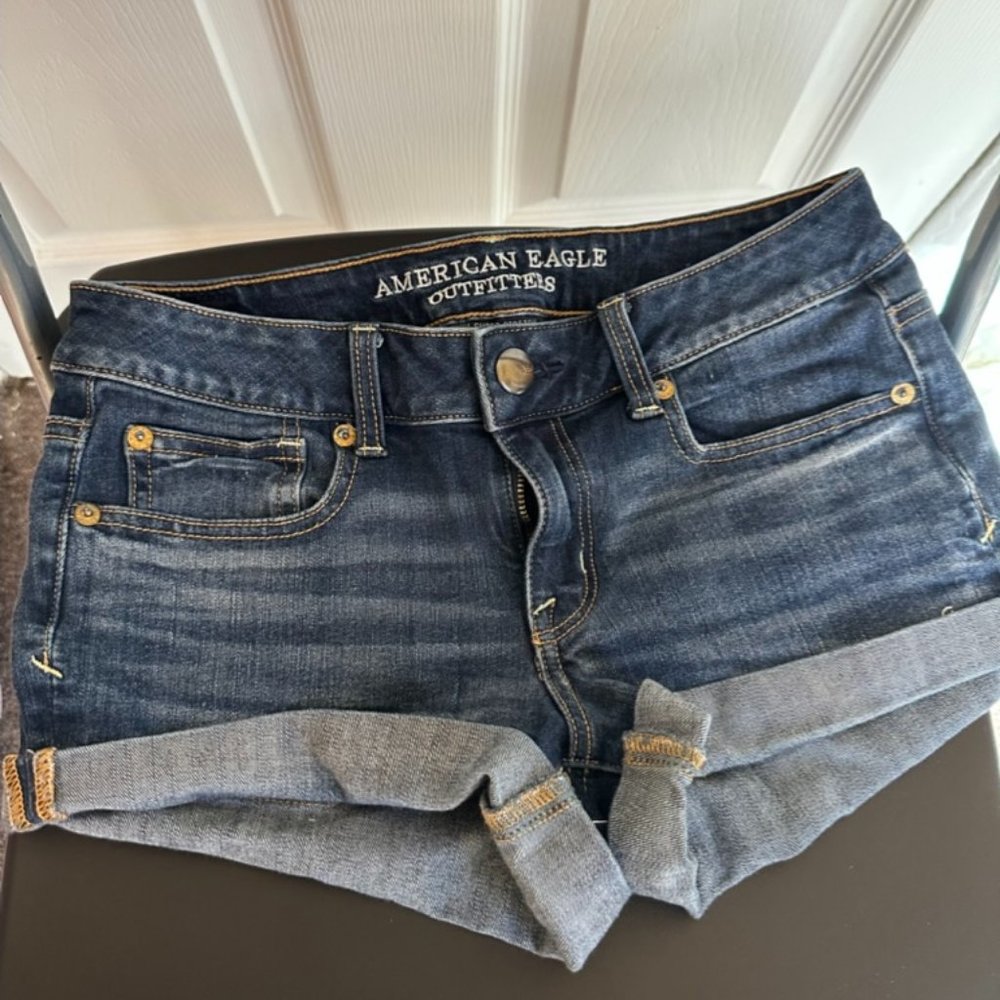 American Eagle Size 4 Shortie Shorts
